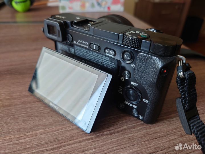 Sony alpha a6000 Kit + 50мм 1.8 + комплект