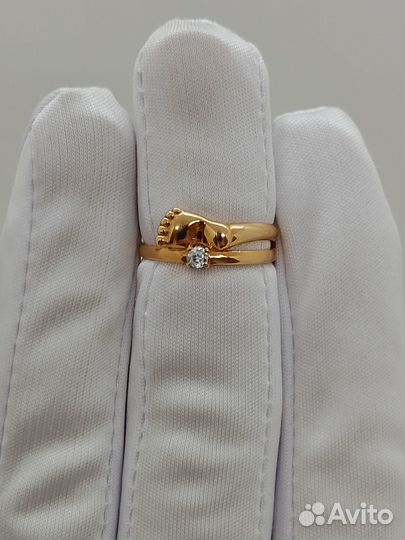 Золотое кольцо с фианитом 15р