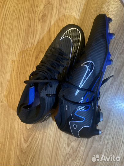 Футбольные бутсы nike