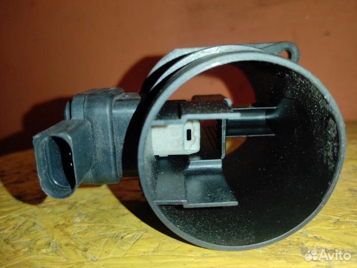 Расходомер (датчик дмрв) Volkswagen Passat B7 CFF