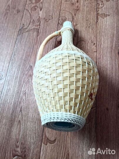 Бутыль стеклянная в оплётке. Вместимость 3,450