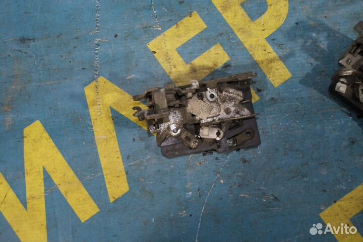 Передний левый замок двери Renault Logan