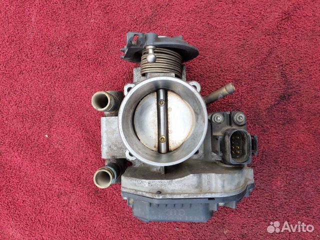 Дроссельная заслонка Ауди A4. 058 133 063