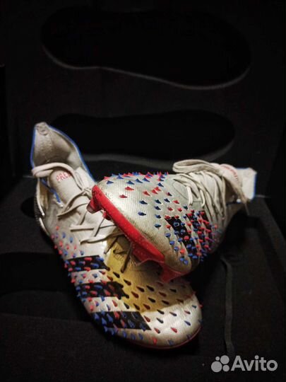 Футбольные бутсы adidas predator