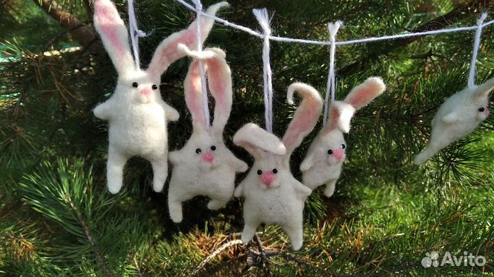 Игрушка валяная зайчик