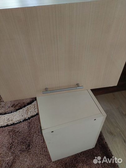 Шкафчик навесной