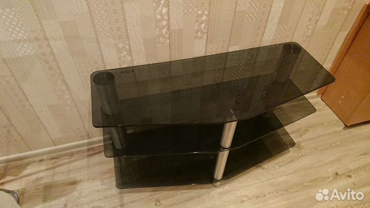 Стеклянная тумба под тв