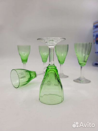 Бокал урановое стекло