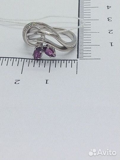 Кольцо с природным камнем Золото