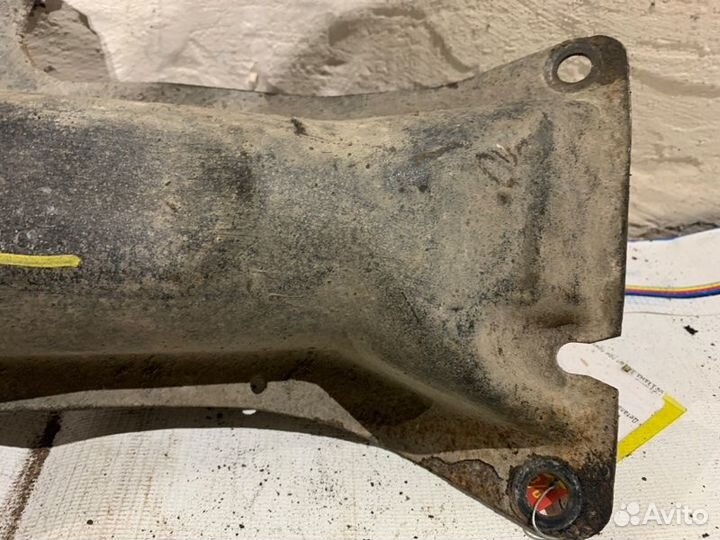 Пыльник заднего амортизатора 80/90 B4 1992-1995