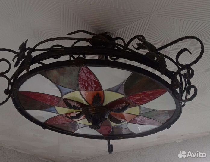 Люстра потолочная кованая 60см с витражом