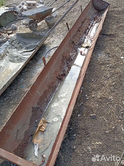 Кормушка металлическая