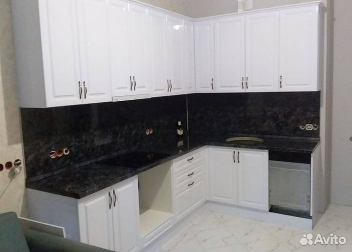 Кухонный гарнитур с барной стойкой артикул 24202