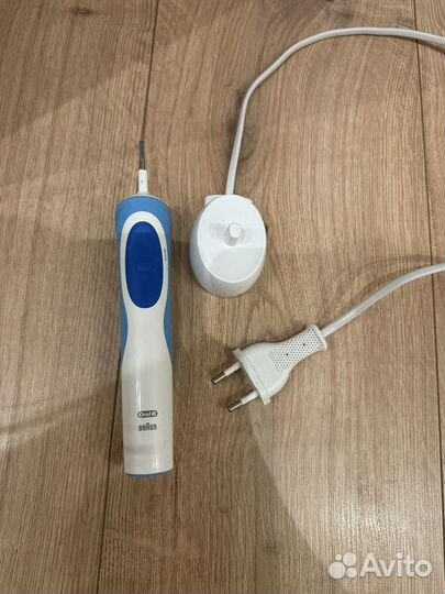 Электрическая зубная щетка oral braul