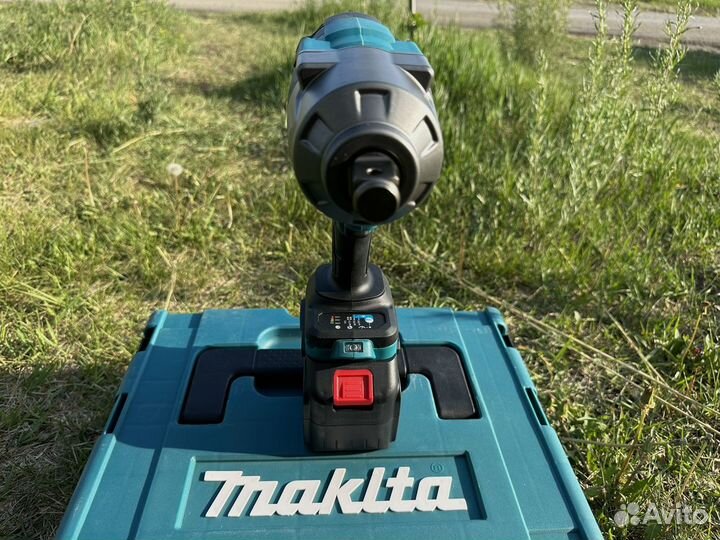 Аккумуляторный грузовой гайковерт Makita 1000Нм