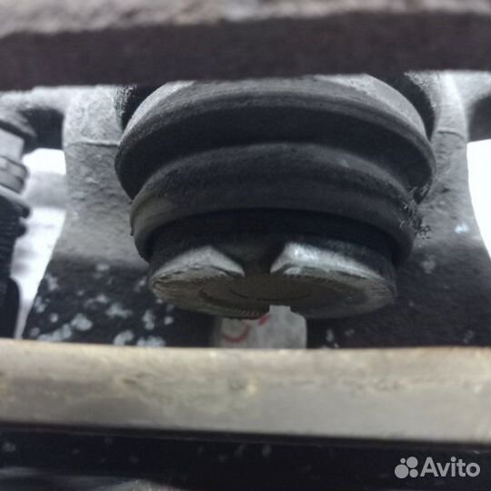 Суппорт тормозной задний левый Volkswagen Golf 5