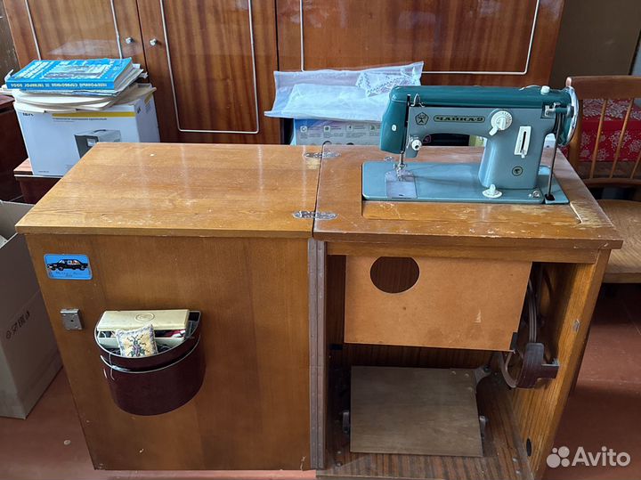 Швейная машинка Чайка 2
