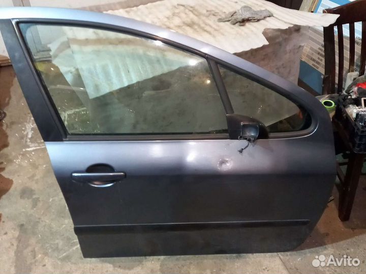 Дверь передняя правая Peugeot 307