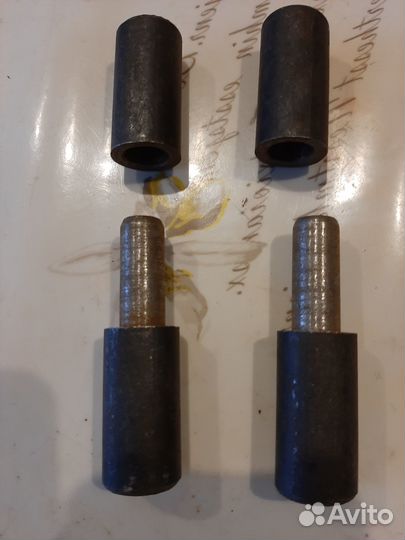 Петли на двери