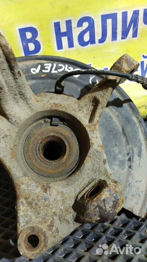 Кулак передний правый Renault Duster