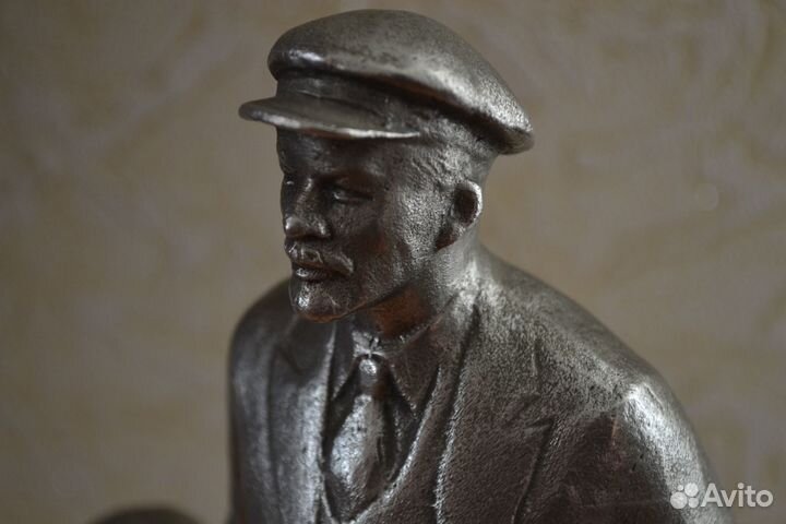 Статуэтка “Ленин с ребёнком”