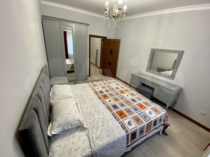 3-к. квартира, 90 м², 8/8 эт.