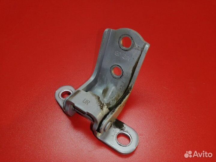 Петля двери передняя правая Hyundai Solaris RB