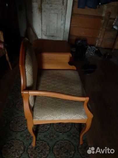 Банкетка в прихожую с ящиком и спинкой