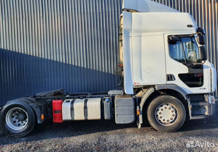 В разборке грузовик Renault,Premium II с 2007