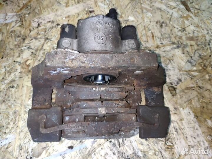 Суппорт тормозной задний левый Bmw X5 3.0Si E70