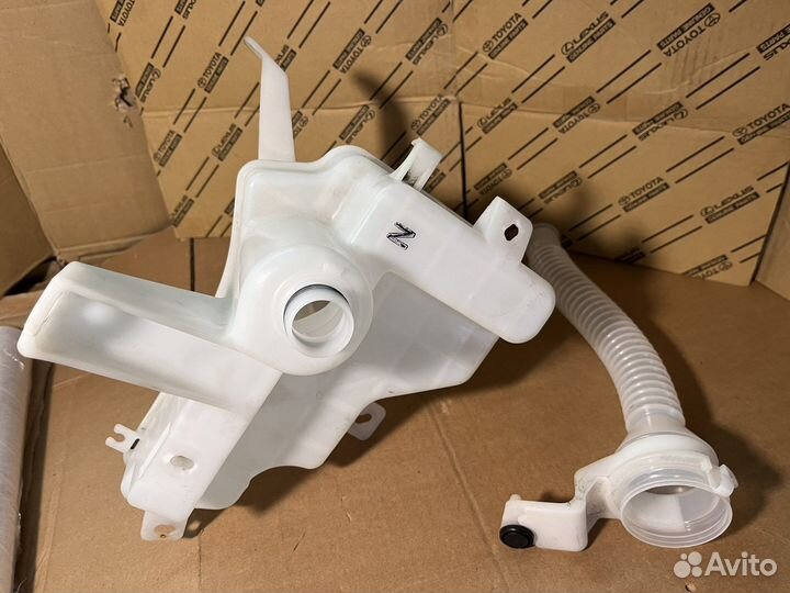 Бачок омывателя Toyota RAV4 40 2012-2017