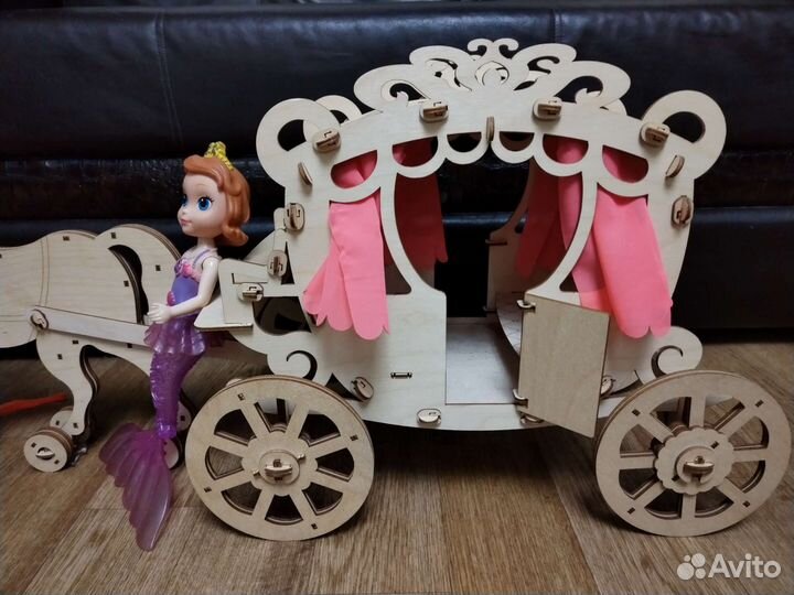 Карета с лошадью, кукла музыкальная