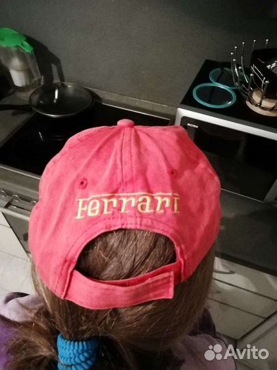 Бейсболка фирмы Ferrari