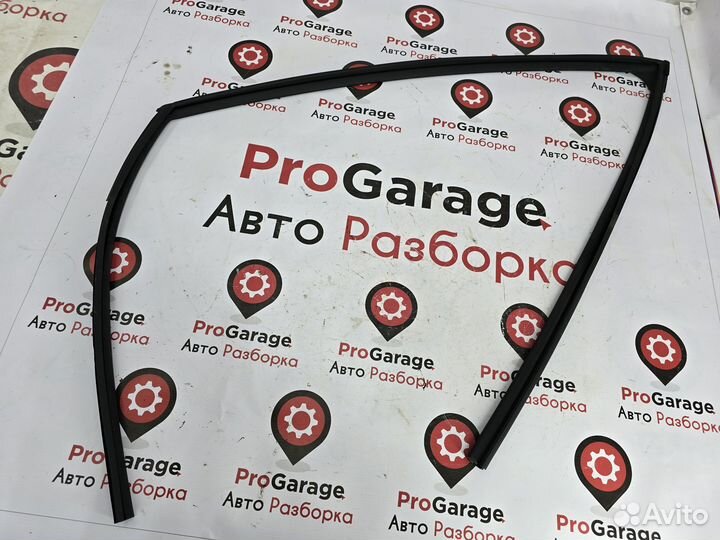 Уплотнитель стекла переднего левого Geely Coolray