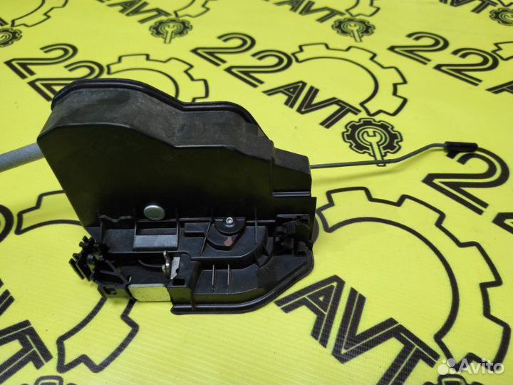 Замок двери задний левый Bmw X5 E70 N52B30 12.2008