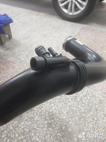 Патрубок на турбину мерседес 212,204