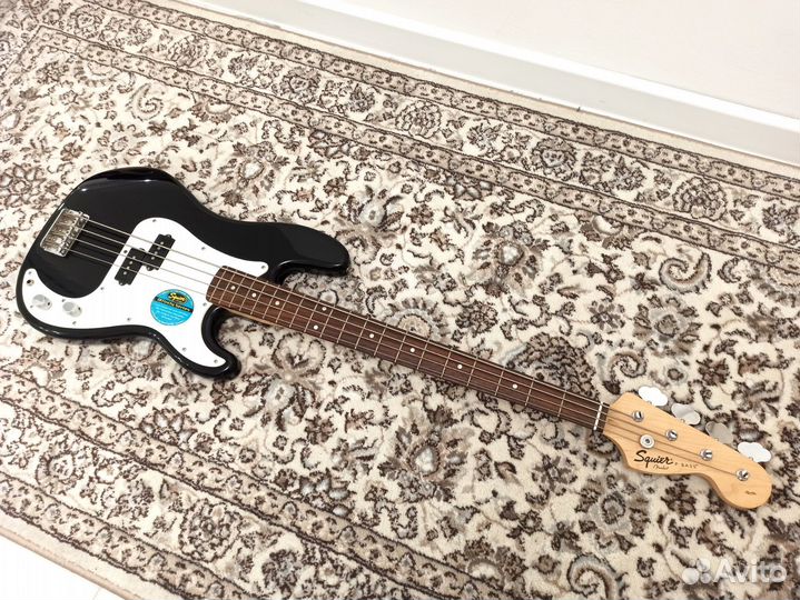 Fender squier bass black