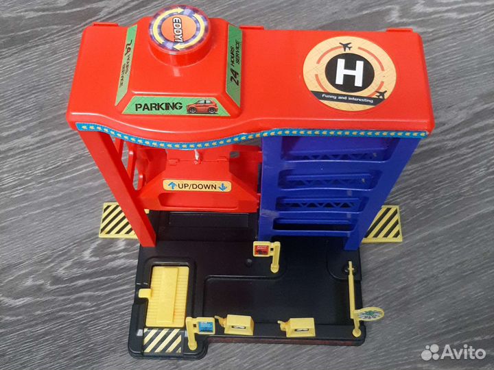 Парковка с лифтом для машинок