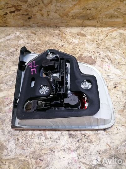 Фонарь в крышку багажника Volkswagen Touareg 7L