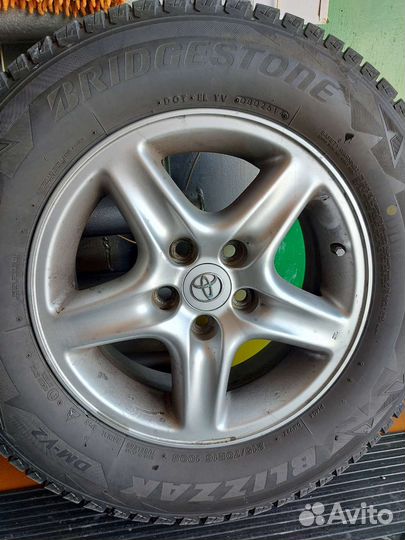 Bridgestone Blizzak DM-V2 215/70 R16
