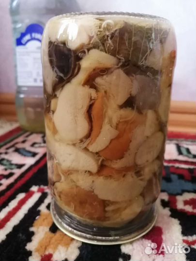 Грибы свежие и маринованные