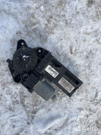 Моторчики стеклоподьемников Renault Fluence,Megan