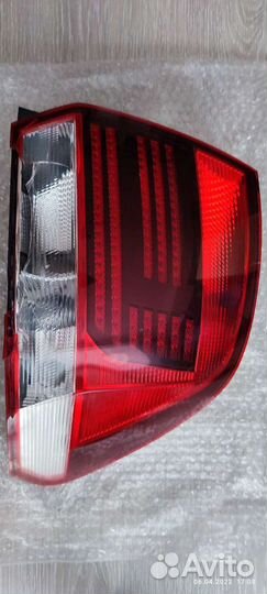 Задний правый фонарь volkswagen polo оригинальный