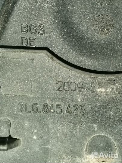 Заглушка заднего поводка дворников VW Touareg