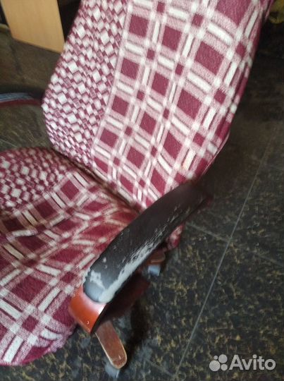 Кресло руководителя офисное