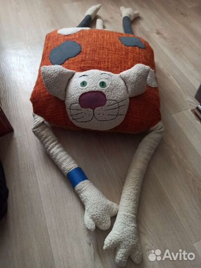 Кот-подушка