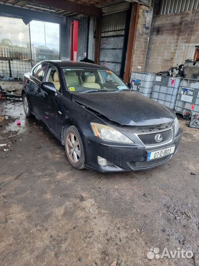 В разборе Lexus IS250