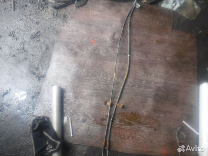 Трос ручника Ford Fiesta 2008)