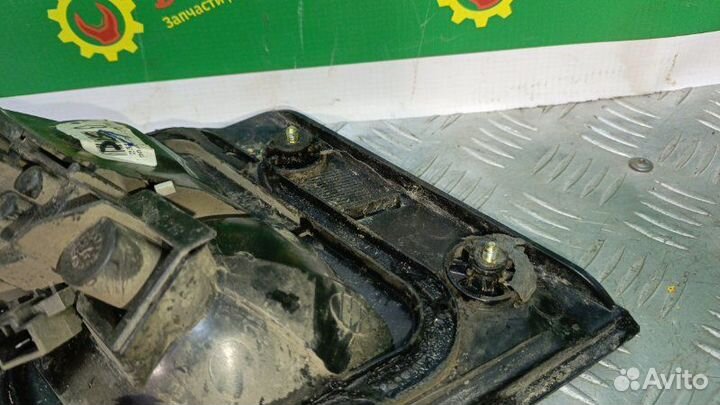 Фонарь в крышку багажника правый Nissan Primera