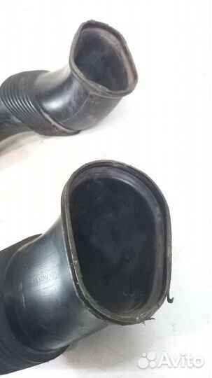 Патрубок воздушного фильтра Volkswagen Toureg 1